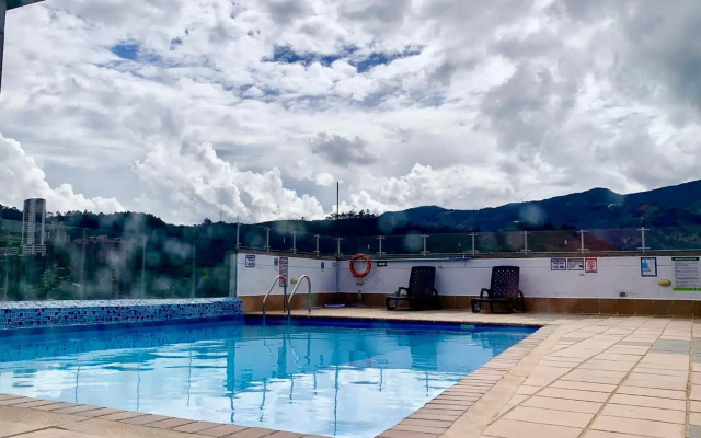Sabaneta, apartment, Parking, Pool & with club in the sky!