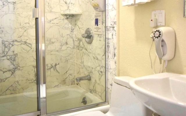 Americas Best Value Inn & Suites - SoMa