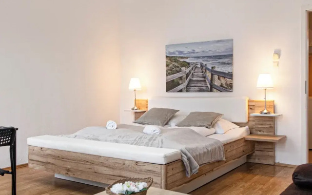 Bright 2BR Apt Perfect Long Stay