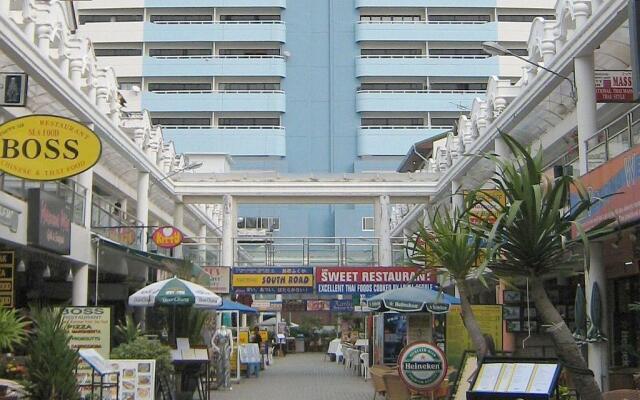 Апартаменты Patong Tower Apartment by United 21 Thailand вид на фасад