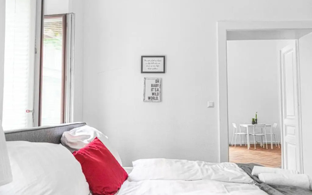 Classy 2BR Apt. w/ Exclusive Location near AKH