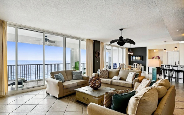 Oceania 705 3 Bedroom Condo by RedAwning