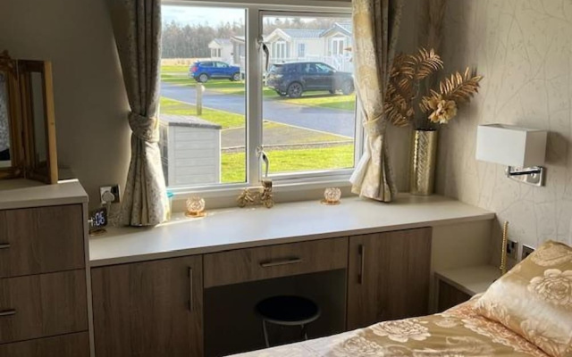 Holiday Cabin Sleeps 5, Pets, Edinburgh Festival