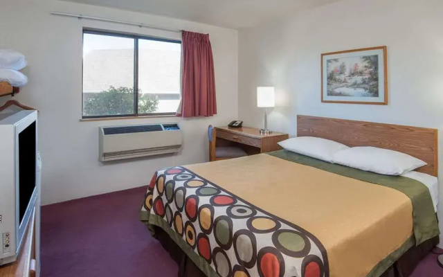Super 8 Salmon Arm