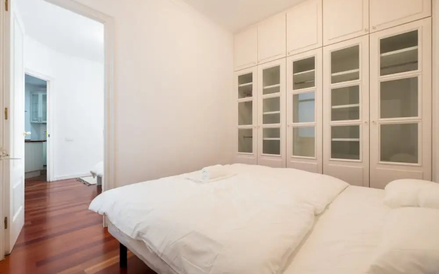 Stunning 4BR Apart in Sagrada Familia
