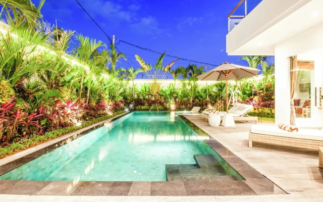 Chic 2BR Villas, Brawah Hub, 300m to Coastal Bliss