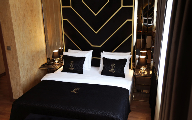 Bayrak Grand Hotel