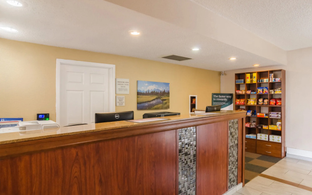 Alamo Inn & Suites