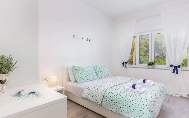 Spacious Apartment With Swimming Pool and Jacuzzi, Sea View
