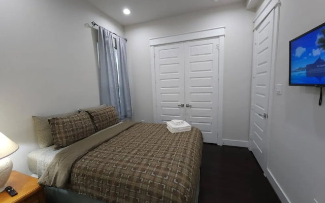 "modern 3bed Townhome. Near Nrg"