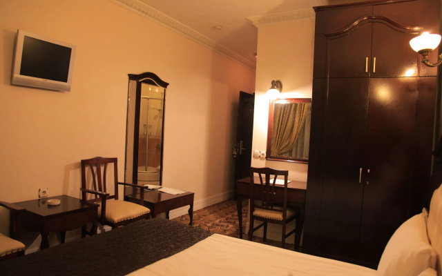 Royal Anka Hotel