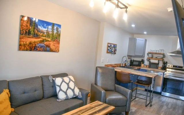 The Darmont Hotel and Suites