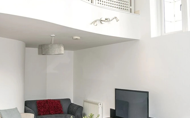 Base Serviced Apartments - The Docks