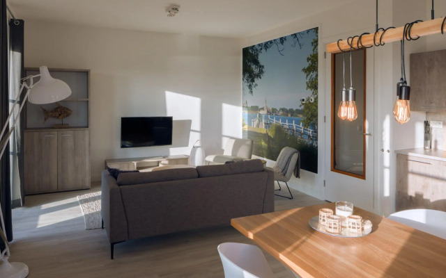 Modern Apartment 2 Bath Rooms, Close to Lake Veere