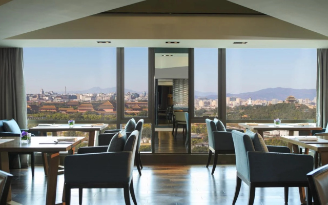 Отель Renaissance Beijing Wangfujing Hotel