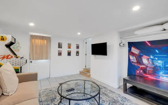 Stylish Nashville Getaway With Free Parking