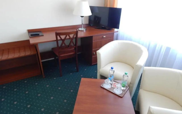 Hotel Gromada Pila