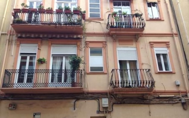 Отель Your Home In Valencia вид на фасад
