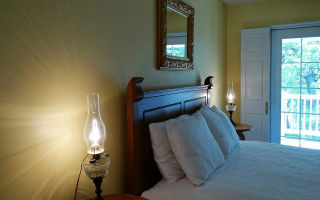 The Oakwood Inn Okoboji - Adults Only