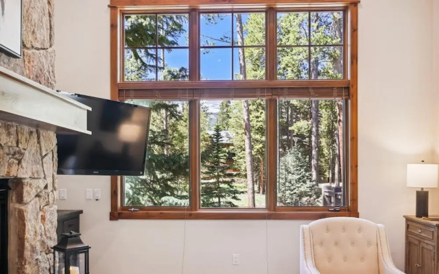Cucumber 41 4 Bedroom Townhouse by RedAwning