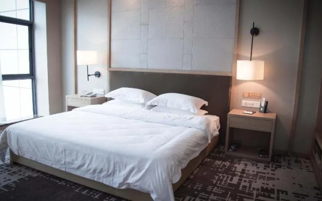 Lige Holiday Hotel