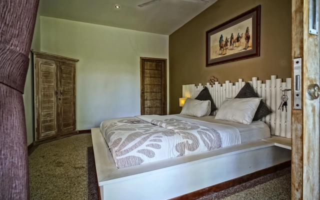 Tiki Lodge Selong Belanak