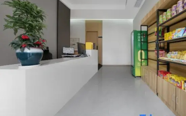 Yunjing E-Sports Hotel (Fengjie County High-Speed Rail Station)