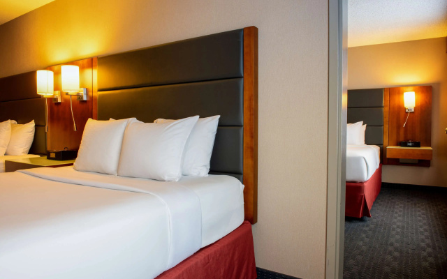Radisson Hotel & Suites Fort McMurray