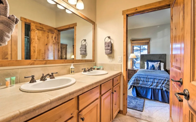 Ski-in/ski-out Donnelly Townhome w/ Hot Tub!