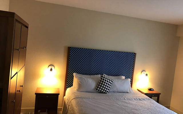 SEVEN Sebring Raceway Hotel