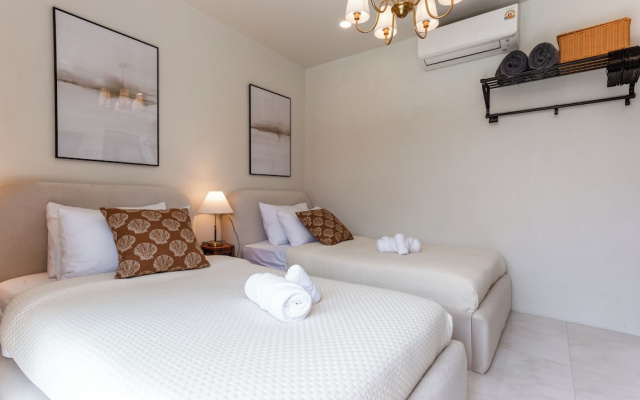 Newly Renovated Pool Villa with BBQ V296