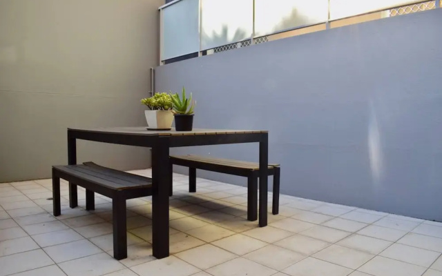 Tranquil 1 Bedroom Apartment With Sunny Courtyard