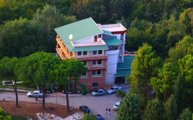 Отель Villa Park Hotel Албания, Тирана - отзывы, цены и фото номеров - забронировать отель Villa Park Hotel онлайн вид на фасад
