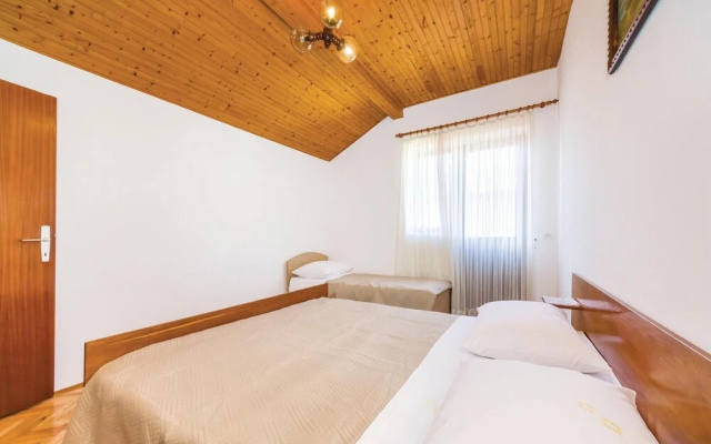 Awesome Home in Sabunike-privlaka With Wifi and 4 Bedrooms
