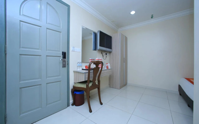 OYO 115 Hotel Safari 1