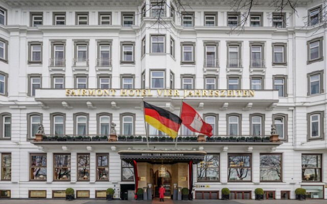Fairmont Hotel Vier Jahreszeiten вид на фасад