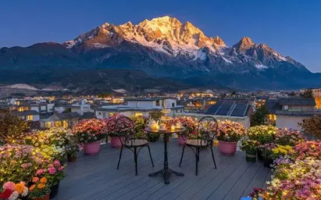 Lijiang Huashan Yunshe Snow Mountain View Homestay