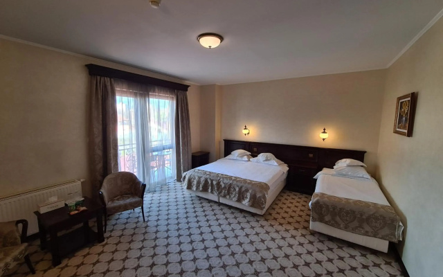 Hotel Golden House