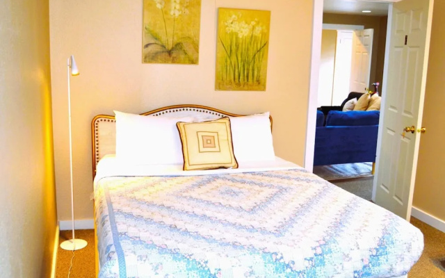 Room-cozy Nest Near UND Campus