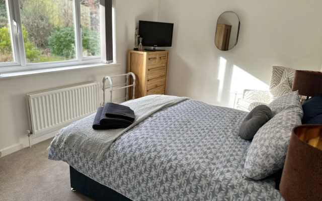 Impeccable 4-bed House in Bournemouth