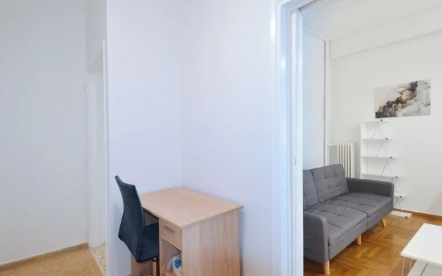 A cozy minimal apartment at Koukaki