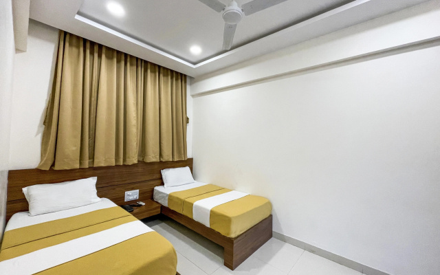 Stay Guru Hari Om Residency