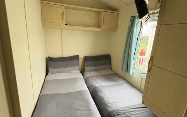 Cabin Sleeps 8 With Indoor Pool