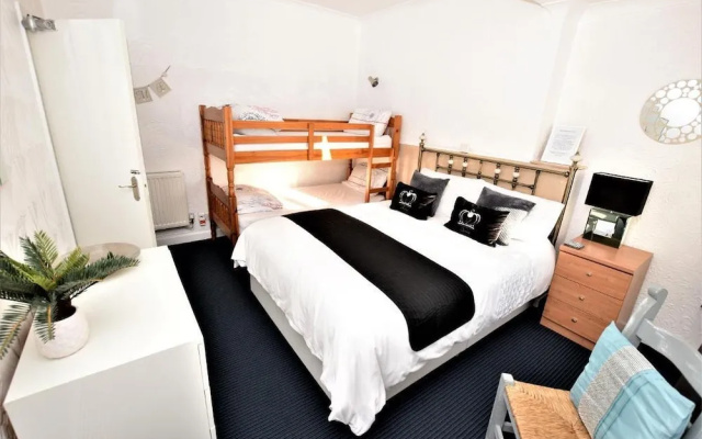 Bridle Lodge Apartments