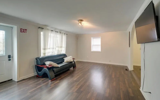 Spacious Triangle Townhome - Near Hiking & Golf!