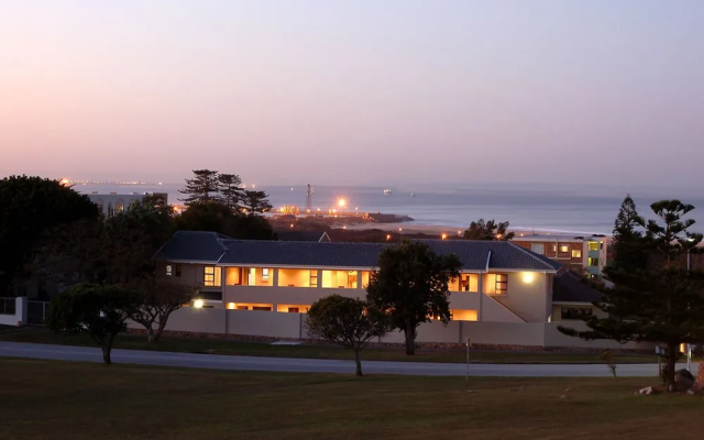 Room in B&B - Cozy Guest Room With Double Bed, Sofa bed and Kitchen, Near Port Elizabeth
