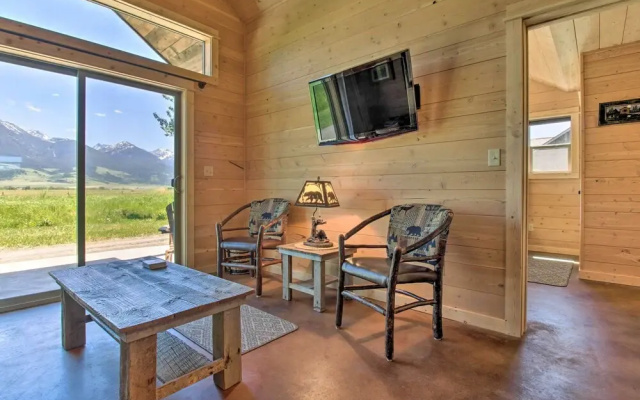Peaceful Mtn Retreat ~ 43 Mi to Yellowstone!