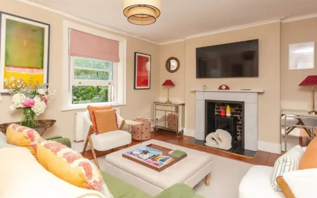 Stunning 2 Bedroom Apartment in the Heart of Chelsea