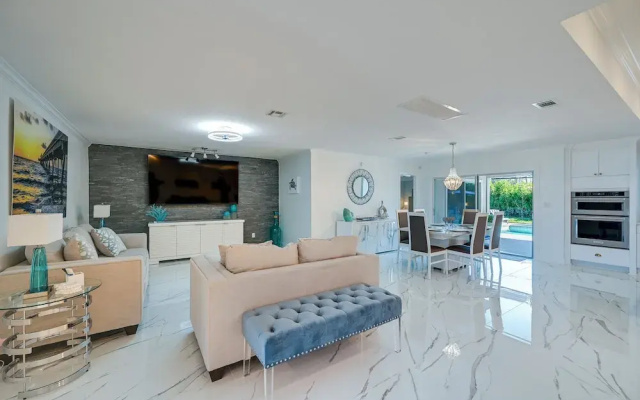 Pool & Spa: Luxe Home in Naples!