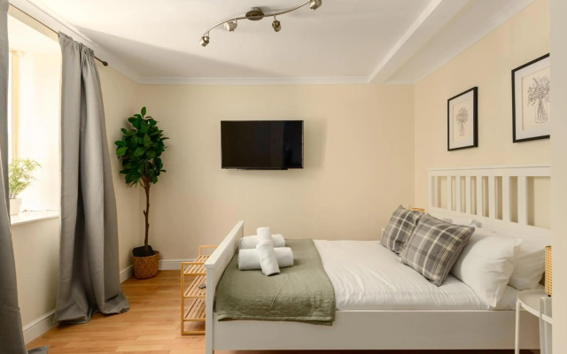 Cosy Dean Village Studio